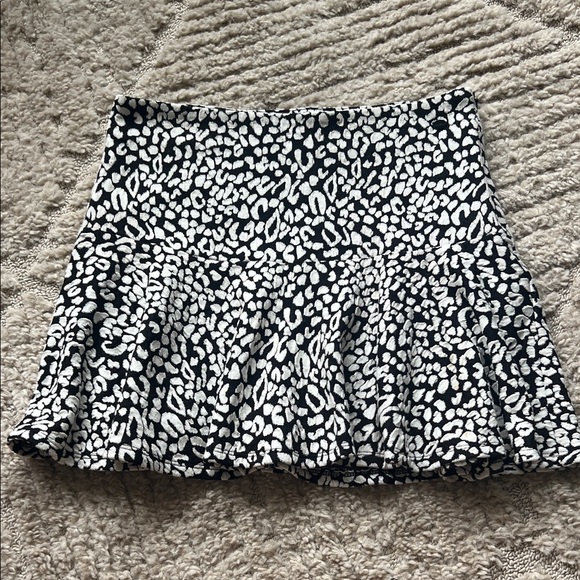 Guess Black and White Animal Print Mini Skirt with Ruffle Bottom - Picture 1 of 7